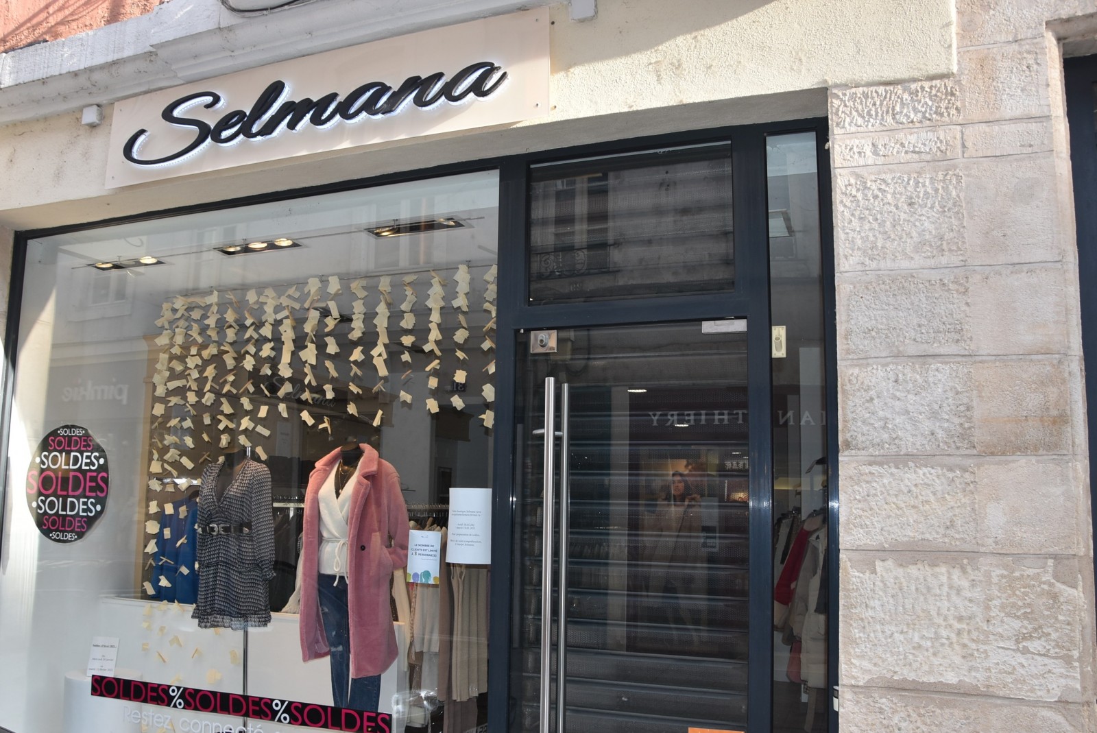 La femme online moderne soldes