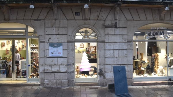 Chalon-sur-Saône. Le salon de coiffure devenu atelier du père Noël pour les  enfants malades