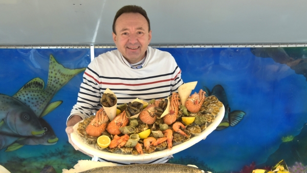 Pour vos fêtes de fin d’année, vous pouvez déjà commander vos plateaux de fruits de mer 100% fraicheur auprès de Serge Agresti !
