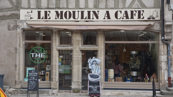 Le Moulin à Café : l'authentique torréfaction artisanale, paradis du café et du thé, 1 place Saint Vincent