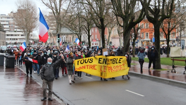 Regain de mobilisation contre le pass sanitaire et le projet de pass vaccinal ce samedi, avec près de 400 manifestants à Chalon-sur-Saône