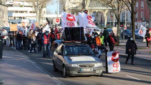 300 professionnels du social, du médico-social et du sanitaire ont manifesté ce mardi à Chalon-sur-Saône