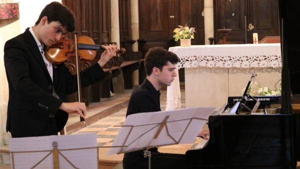 Deux virtuoses, Nathan Mierdl et Ilan Zajtmann pour un concert unique en l’église Saint Just de Fontaines.