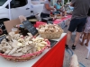 La place de la mairie de Saint Rémy transformée en grand marché de producteurs locaux par Human@Terre.