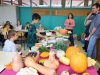 La semaine du goût à Fragnes La Loyère, une classe transformée en marché aux légumes.