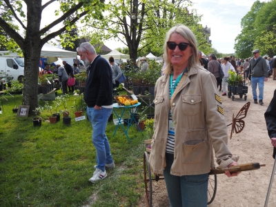 FOIRE AUX PLANTES LA FERTÉ - Maire de Saint-Ambreuil et bien sûr cliente de la première heure 