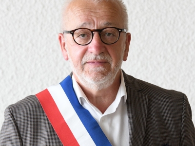 Elle débarque à la Mairie, avec un couteau, pour «planter le Maire» de Montcenis