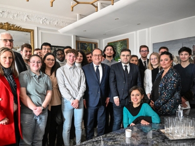  François Hollande a reçu une délégation d'étudiants du Creusot dans ses bureaux parisiens