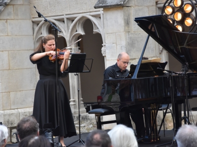 2ème concert de la saison du cloître : Le duo Hildegarde Fesneau  & Julien Gernay  deux musiciens de talent  
