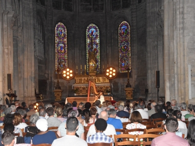 Dernier concert de la saison du cloître 2023 : La voix enchanteresse de la harpiste chanteuse Sophye Soliveau, séduit le public chalonnais