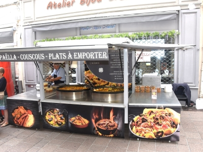 Nouveau sur le marché du dimanche à Chalon : Avec la société ‘Larivière’, venez savourer une bonne paëlla et un bon couscous