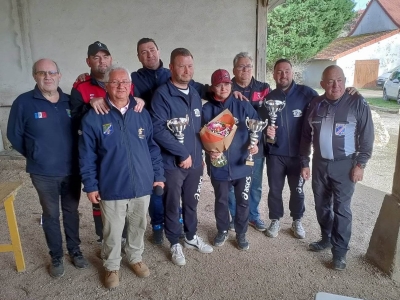 Amandine Labille, Sébastien Fornet et Nicolas Dumoux remportent le Championnat de Saône- et-Loire en triplette mixte de pétanque et se qualifient pour les championnats de France
