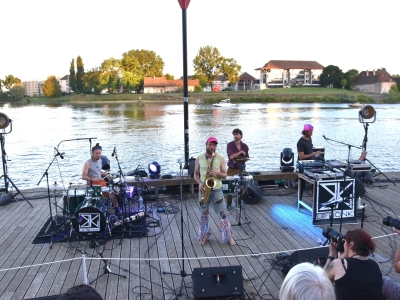 Chalon-sur-Saône : Le groupe ‘Bonk’ fait découvrir au public les Guinguettes son univers musical 