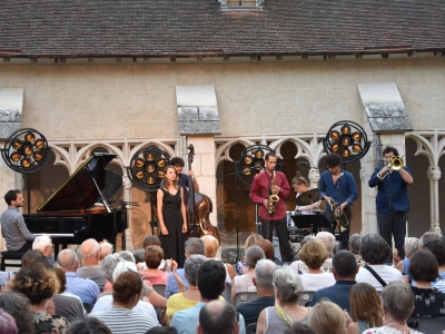 Cloître Saint Vincent : Le public chalonnais découvre Jazz et chanson avec La Sido 