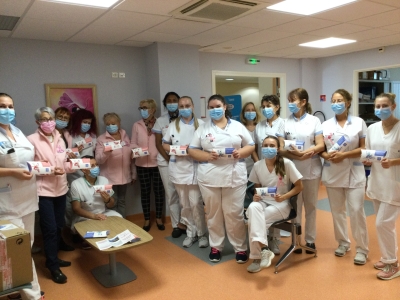 Octobre Rose : Opération de soutien par Corasaône aux femmes hospitalisées du service de Jour oncologie de la Clinique Sainte Marie 