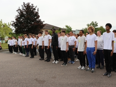 Les élèves des classes défense de S&L en rallye à la Base Pétrolière Interarmées de Gergy. Retour sur les cérémonies de montée des couleurs et des récompenses.