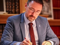 Le député de Saône et Loire, Aurélien Dutremble, veut mettre fin à la rétroactivité des prestations familiales pour les réfugiés