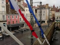 DRAME DE L'ARIEGE - La ville de chalon en soutien aux agriculteurs met les drapeaux en berne 