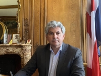 Gilles Platret annonce la fermeture de deux épiceries de nuit à Chalon 