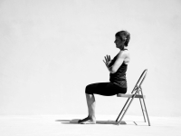 Nouveauté au Hatha Yoga Club : la pratique du yoga sur chaise