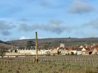 Les tours antigel et les éoliennes : deux solutions innovantes au service des viticulteurs face aux risques de gel