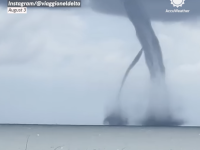 Trombes marines hallucinantes dans le nord de l'Italie 