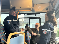 Nouvelle action de sensibilisation des gendarmes pour le port de ceinture dans les bus scolaires 