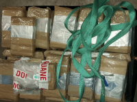 4,5 millions d'euros de résine de cannabis et de cocaïne cachés derrière un faux plafond fermé au mastic : saisie record sur l'A36