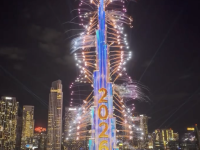 A Dubaï, la plus haute tour du monde s'est enflammée pour marquer l'entrée dans 2026