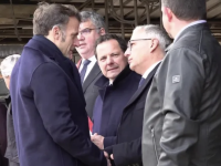 Emmanuel Macron en visite auprès d'agriculteurs en Haute-Saône