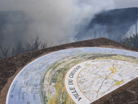 Un gros feu de broussailles dans la forêt des Combes sur les hauteurs du Creusot 