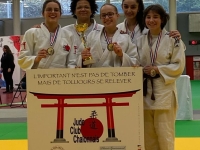 JUDO CLUB CHALONNAIS  - Vice championne Bourgogne France Comté, l’équipe Juniors Féminines du J.C.C qualifiée pour le championnat de France 1ère Division.