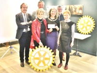 Le Rotary Chalon Saint-Vincent soutient financièrement une sortie du Secours Catholique à Guédelon 