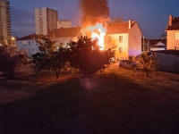 Feu de voiture aux Aubépins dans un garage ce vendredi matin 