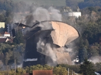 Les images de la destruction de la centrale Lucy de Montceau-les-Mines