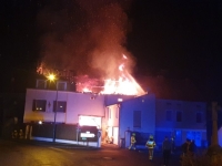 Un très violent incendie détruit une habitation et un camping-car à Saint Léger du Bois