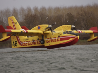 En exercice, les Canadairs de la Sécurité Civile ont écopé en Saône 