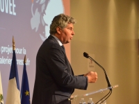 Gilles Platret accuse Macron d'aller "chasser sur les terres de la droite" lui-même accusé d'aller sur celles de l'extrême-droite