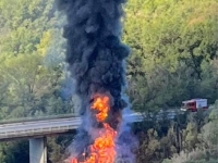 Dans le Var, le camion citerne quitte la route ... 