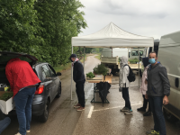 A Mercurey, les élus ont donné la main pour écouler les plants de légumes locaux