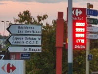 CARBURANTS - 9,999 euros le litre d'essence ? Tarif prémonitoire à Chalon sur Saône ? 