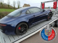 A Rigny sur Arroux, l'Alpine 110 est repartie sur le camion de la fourrière 