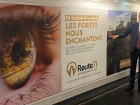 La Saône et Loire prend place à la station Charles de Gaulle-Etoile dans le métro Parisien 