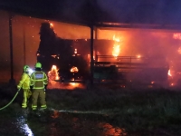 Deux bâtiments agricoles foudroyés et détruits par les flammes à Saint Emiland