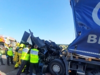 Un blessé grave dans une violente collision entre deux poids-lourds dans le bas des Baudots