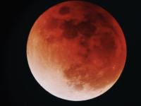Ce qu’il faut savoir sur l’éclipse totale de lune qui a lieu dans la nuit du 15 au 16 mai