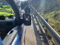 Les gendarmes secourent un homme en fauteuil roulant sur… l’autoroute A15