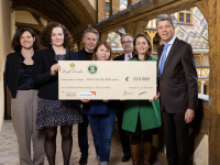 Hospices de Beaune: remise du chèque par les Maisons Louis Latour et Joseph Drouhin