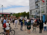 EMEUTES - Une centaine de personnes réunies devant la mairie de Saint-Rémy