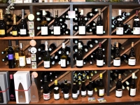 Pour réussir son réveillon, les vins et spiritueux se trouvent ‘Aux Trois Greniers’